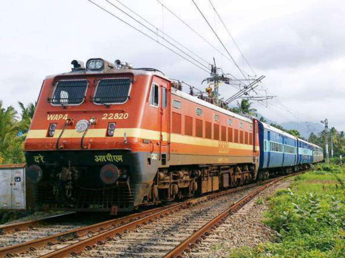 11 महीने बाद 19 यात्रियों को लेकर रवाना हुई बिलासपुर- रायपुर पैसेंजर