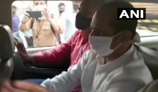 एंटीलिया विस्फोटक केस मामले में सचिन वाजे अदालत में पेश, NIA ने किया है गिरफ्तार