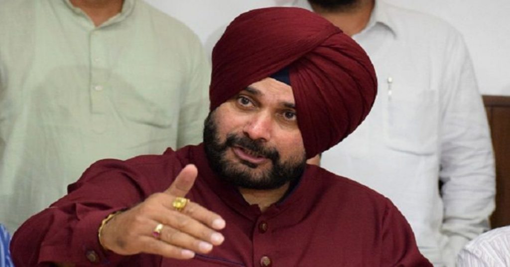 कैप्टन बनाम सिद्धू विवाद : दिल्ली रवाना हुए नवजोत सिंह सिद्धू, राहुल गांधी और प्रियंका गांधी से करेंगे मुलाकात …