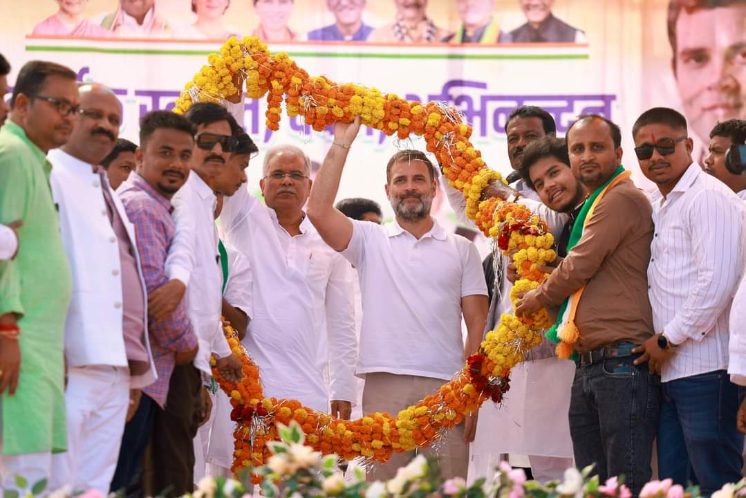 राहुल गांधी ने की बड़ी घोषणा, केजी से पीजी तक निशुल्क शिक्षा, तेन्दुपत्ता संग्राहको को 4000 रूपए बोनस