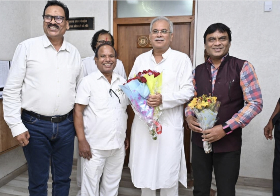मुख्यमंत्री से छत्तीसगढ़ लोक सेवा आयोग के नवनियुक्त सदस्य ने की सौजन्य मुलाकात