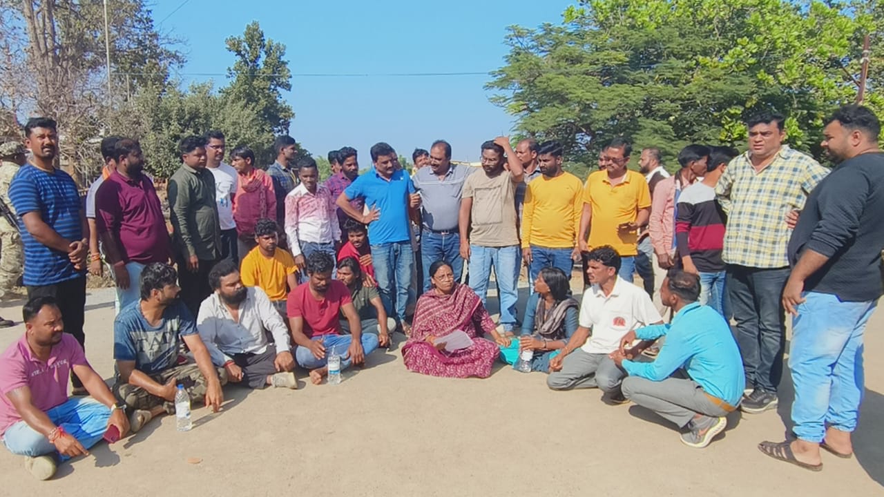 स्ट्रांग रूम के सामने भाजपाइयों का हंगामा..