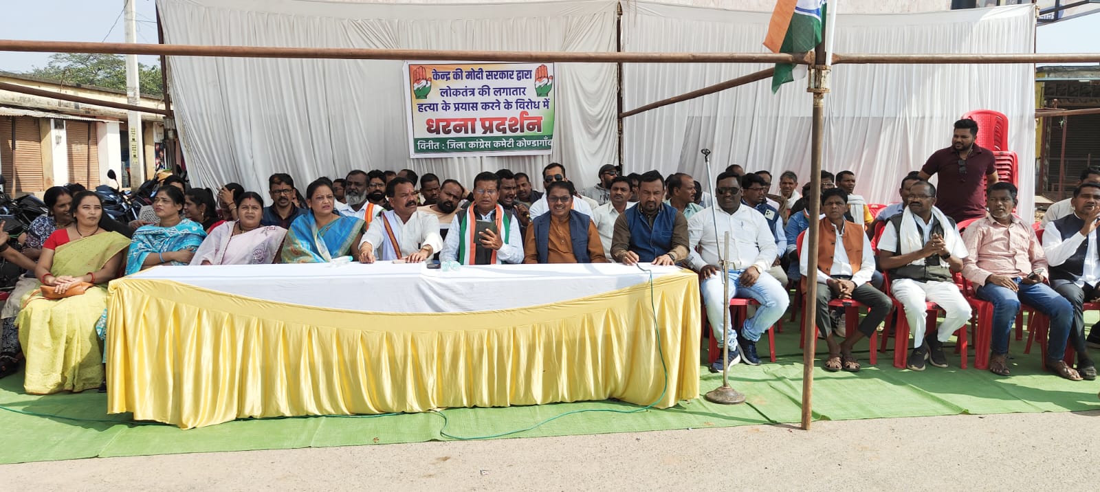 केंद्र की मोदी सरकार लोकतंत्र की हत्या करने का  कर रही है  प्रयास- मोहन मरकाम