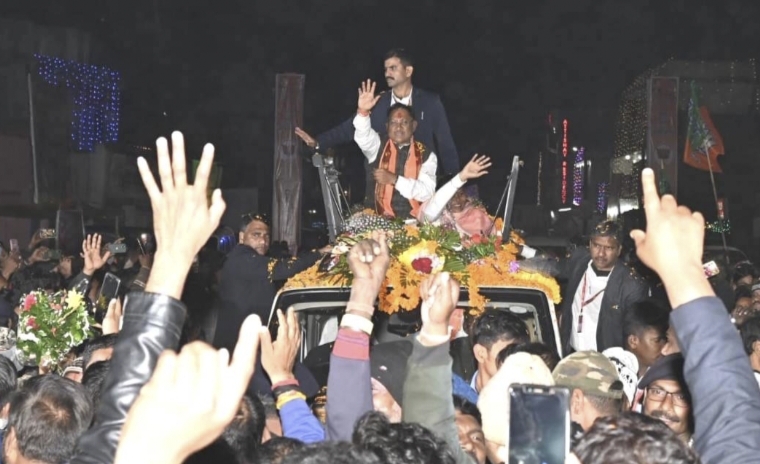 मुख्यमंत्री विष्णु देव साय का ग्रामीणों ने पारंपरिक वेशभूषा और ढोल नगाड़ों के साथ किया भव्य स्वागत..