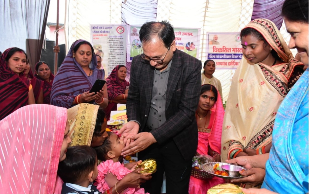 कलेक्टर विकसित भारत संकल्प यात्रा अंतर्गत डोंगरगढ़ विकासखंड के ग्राम डुंडेरा में आयोजित कार्यक्रम में हुए शामिल...