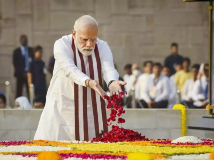 प्रधानमंत्री ने राष्ट्रपिता महात्मा गांधी को उनकी पुण्य तिथि पर श्रद्धासुमन अर्पित किए...