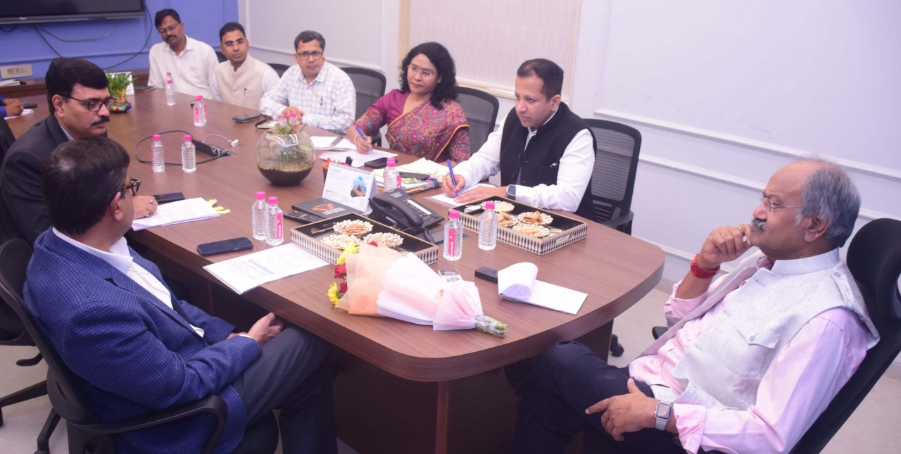 शिक्षा मंत्री बृजमोहन अग्रवाल से केंद्रीय शिक्षा सचिव ने की मुलाकात..